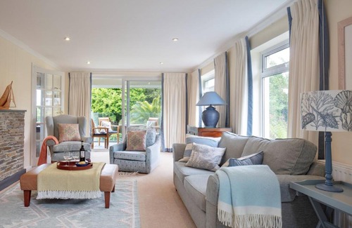 St. Mawes House | Pet-Friendly Retreat at High Meadows for Family Getaways