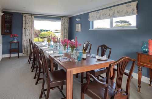 St. Mawes House | Pet-Friendly Retreat at High Meadows for Family Getaways