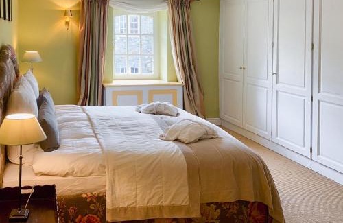 Hockai Apartment | Enchanting High Moor Cottage: Family & Pet Friendly Retreat