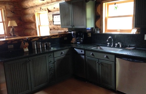 Whitepine Cabin | Elevated Mountain Getaway with Pet-Friendly Amenities