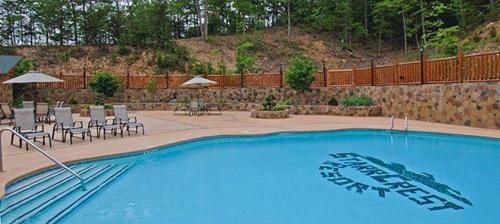 Gatlinburg - Pigeon Forge House | Inviting 4 Bedroom Cabin at Starr Crest Resort with Hot Tub