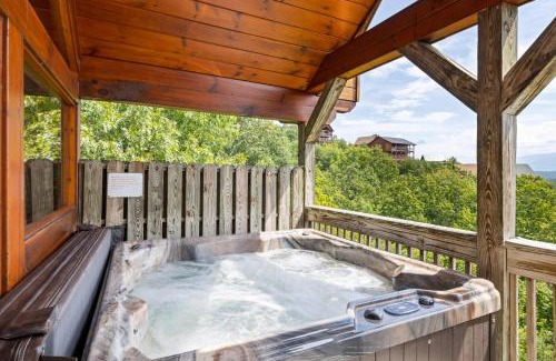 Gatlinburg - Pigeon Forge House | Inviting 4 Bedroom Cabin at Starr Crest Resort with Hot Tub