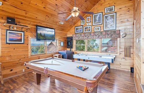 Gatlinburg - Pigeon Forge House | Inviting 4 Bedroom Cabin at Starr Crest Resort with Hot Tub
