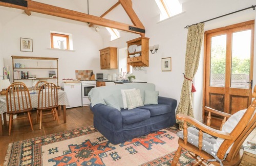 Uffculme Cottage | High Park Barn: Cozy Pet-Friendly Stay with Garden in Uffculme