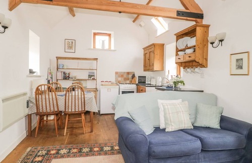 Uffculme Cottage | High Park Barn: Cozy Pet-Friendly Stay with Garden in Uffculme