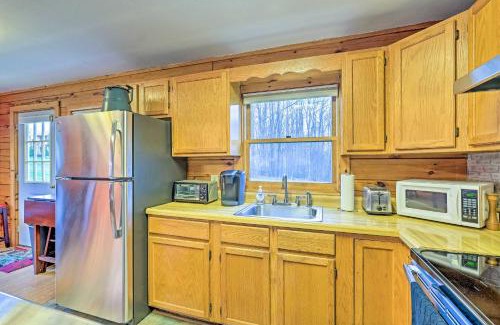 East Windham House | Cozy Log Cabin Retreat with Spa on 1 Acre – Rated 9.7!