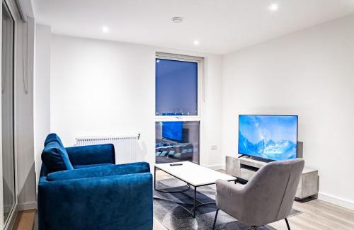 River Apartment | High Rise 2 Bedroom Apartment in London