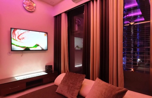 Varanasi Apartment | Pet-Friendly High Rise Apartment with Pool & Gym Access