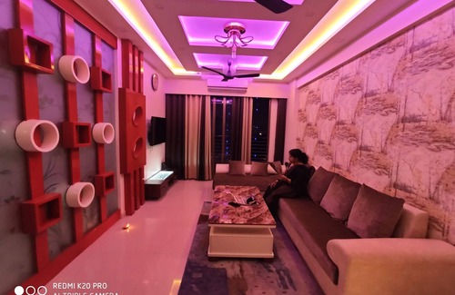 Varanasi Apartment | Pet-Friendly High Rise Apartment with Pool & Gym Access