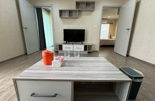 Bang Sue Apartment | Guest Rated: 10/10 High-Rise Metro Condo Near Subway