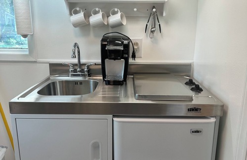 Southmont House | Guest Rated 10/10: High Rock Lake Studio with Kitchen & Breakfast