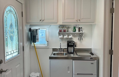 Southmont House | Guest Rated 10/10: High Rock Lake Studio with Kitchen & Breakfast