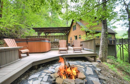 Robbinsville Cabin | Family Fun Cabin with Free 4x4 Tours Near High Rocks