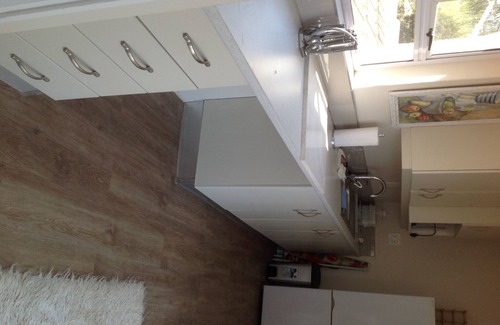 Lynnwood Apartment | Secure Retreat in Prime Location for Your Stay
