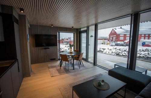 Henningsvaer Apartment | Elevate Your Stay with Breathtaking Views & Family Amenities