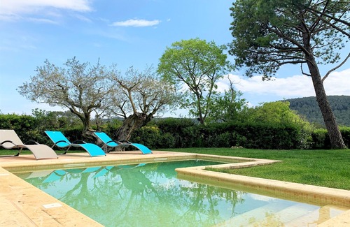 Castellet Villa | Elegant Holiday Villa Near Barcelona with Spa & Breakfast