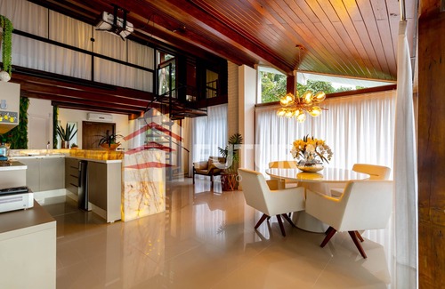 South Region House | Beachfront 5-Bedroom House in Lagoinha, Bombinhas