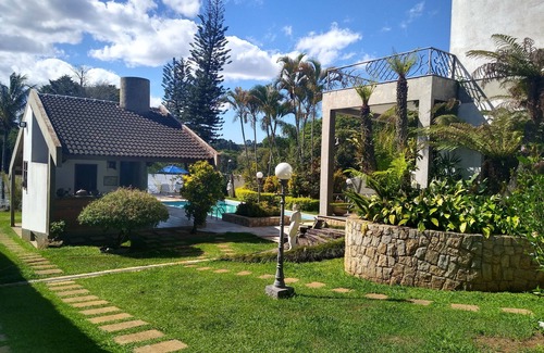 Vila Santista Cottage | Top-Rated 4 Suites at Usina Atibaia Dam with Lake Views