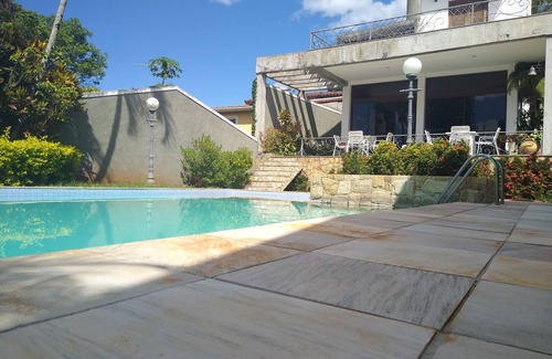 Vila Santista Cottage | Top-Rated 4 Suites at Usina Atibaia Dam with Lake Views