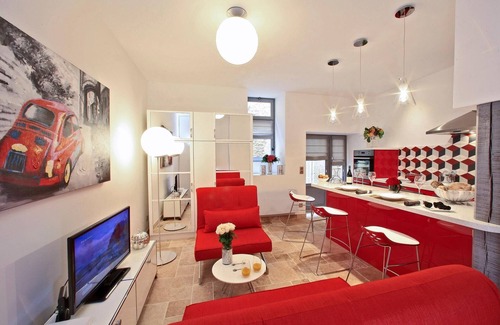 Sarlat-la-Caneda Historic Center Apartment | Elegant Apartment in Medieval Sarlat – Rated 9.8/10