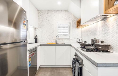 Millers Point Apartment | High Steet 16A: Family-Friendly Self-Catering Retreat