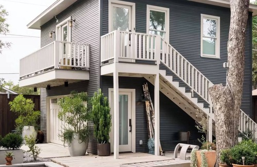 Oak Cliff House | High-style Home near Bishop Arts and Downtown Dallas
