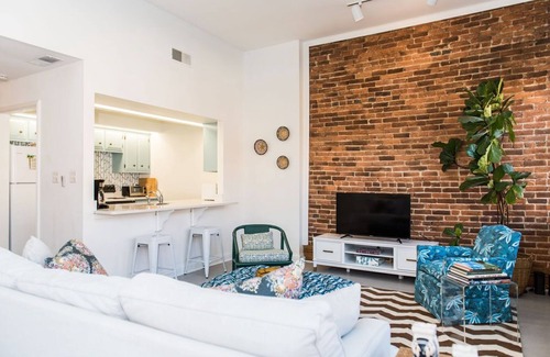 Versailles Apartment | Stylish Retreat on the Bourbon Trail with Family-Friendly Amenities