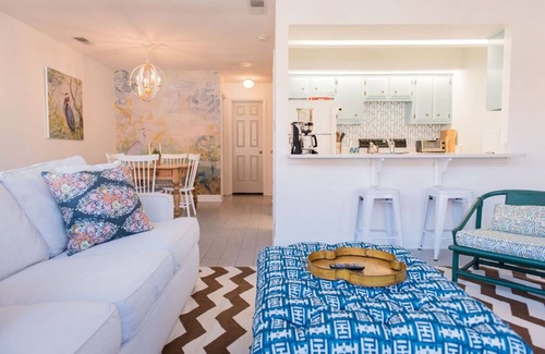Versailles Apartment | Stylish Retreat on the Bourbon Trail with Family-Friendly Amenities