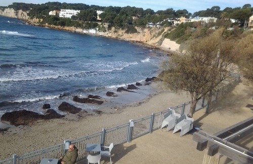 Sanary-sur-Mer Villa | Bright Oceanfront Villa with Pool and Spectacular Views