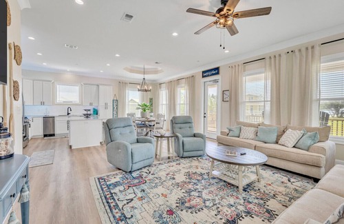Long Beach House | High Tide Beach House|Sleeps 8|Beach View|Your Gulf Coast Dream Awaits!