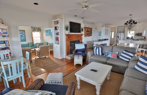 Pawleys Island House | Experience High Tide: Family-Friendly with Spa and Hot Tub