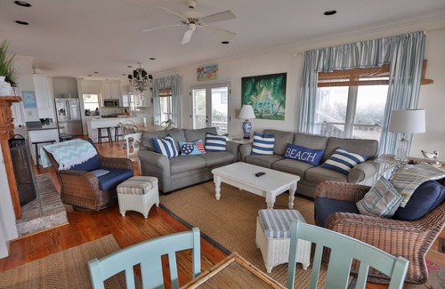 Pawleys Island House | Experience High Tide: Family-Friendly with Spa and Hot Tub