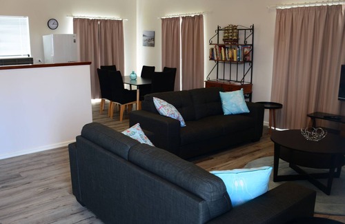 Castletown House | Oceanfront Retreat at High Tide - Esperance with Pool & Views