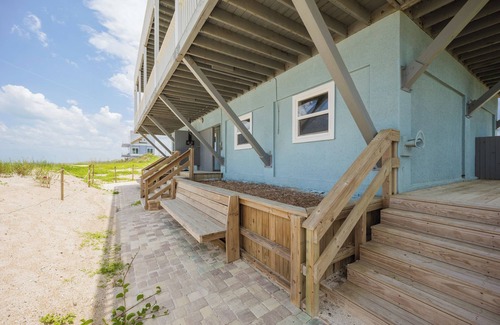 Vilano Beach Cottage | Experience High Tide: Oceanfront Retreat with Spa & Pool