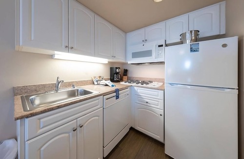 Townsite Hotel | Beachfront Bliss: Ocean Views & Relaxing Amenities Await