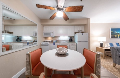 Townsite Hotel | Beachfront Bliss: Ocean Views & Relaxing Amenities Await