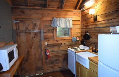 Saluda Cabin | Guest Rated: 10/10 High Top Cabin with Spa & Hot Tub