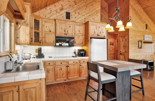 Fawnskin Cabin | High-Top Lakeview Chateau | Relaxing Modern Fawnskin Retreat