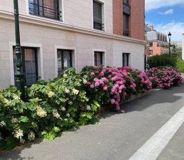 Puteaux Apartment | Discover a Family-Friendly Apartment Near La Defense & Champs Elysees