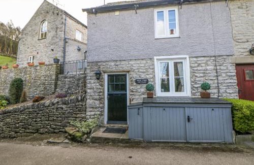 Castleton House | Pet-Friendly High View Cottage - 4-Star Comfort Awaits