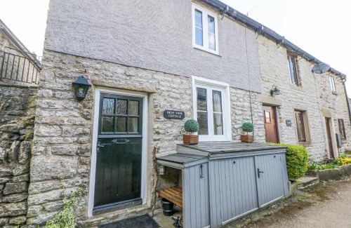 Castleton House | Pet-Friendly High View Cottage - 4-Star Comfort Awaits