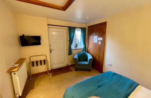 Uttoxeter Bed & Breakfast | Inviting High View Cottage: Guest Rated 9.5/10, Family Friendly