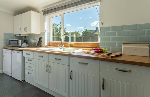 Wells-next-the-Sea House | Pet-Friendly High View with Oceanfront Delight in Norfolk