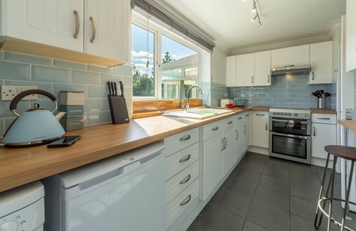 Wells-next-the-Sea House | Pet-Friendly High View with Oceanfront Delight in Norfolk