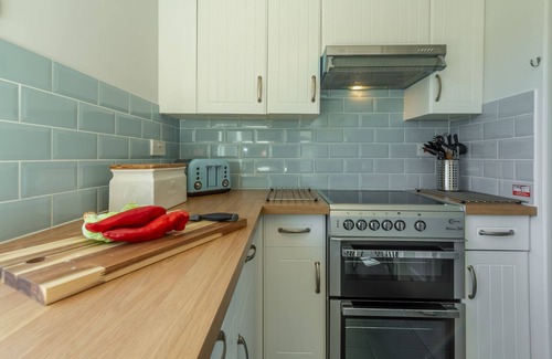 Wells-next-the-Sea House | Pet-Friendly High View with Oceanfront Delight in Norfolk