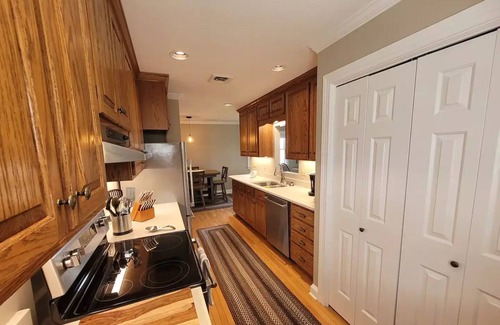 Cambridge House | Top-Rated High Water Guest House with Family-Friendly Amenities