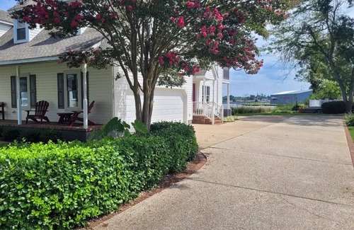 Cambridge House | Top-Rated High Water Guest House with Family-Friendly Amenities