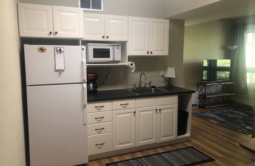 Asheville House | High Windy: Ridge-Top Retreat Near Asheville with Amenities