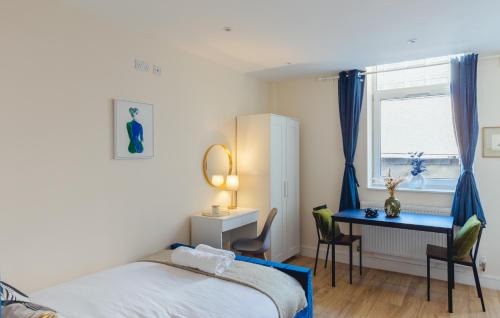 High Wycombe House | Stylish Stay at DRALDA HOUSE in High Wycombe