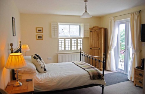 Boncath Bed & Breakfast | Exceptional Highbury Garden Suite: Rated 10/10 with Breakfast